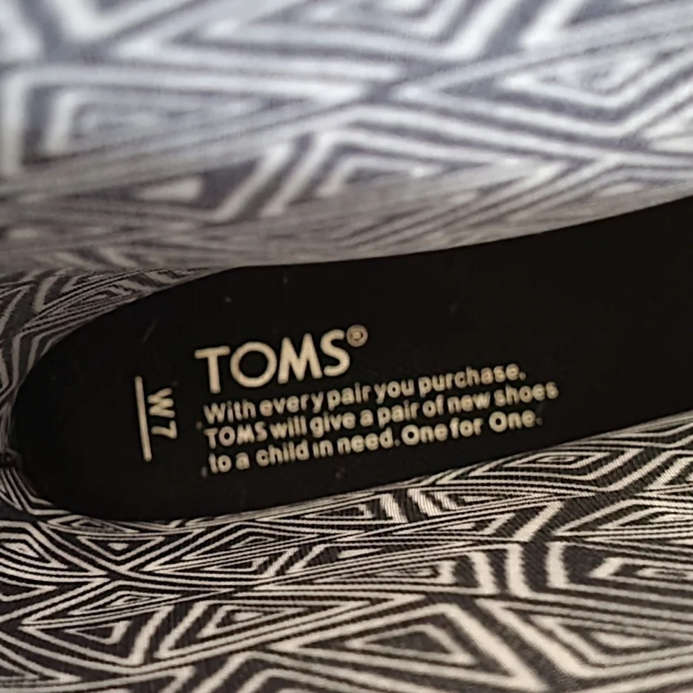 TOMS Black & White Geometric Print Rain Boots